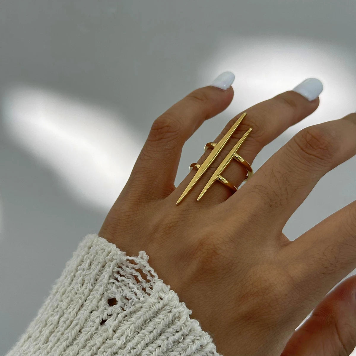 Isolde Parallel – Vintage Double Line Ring