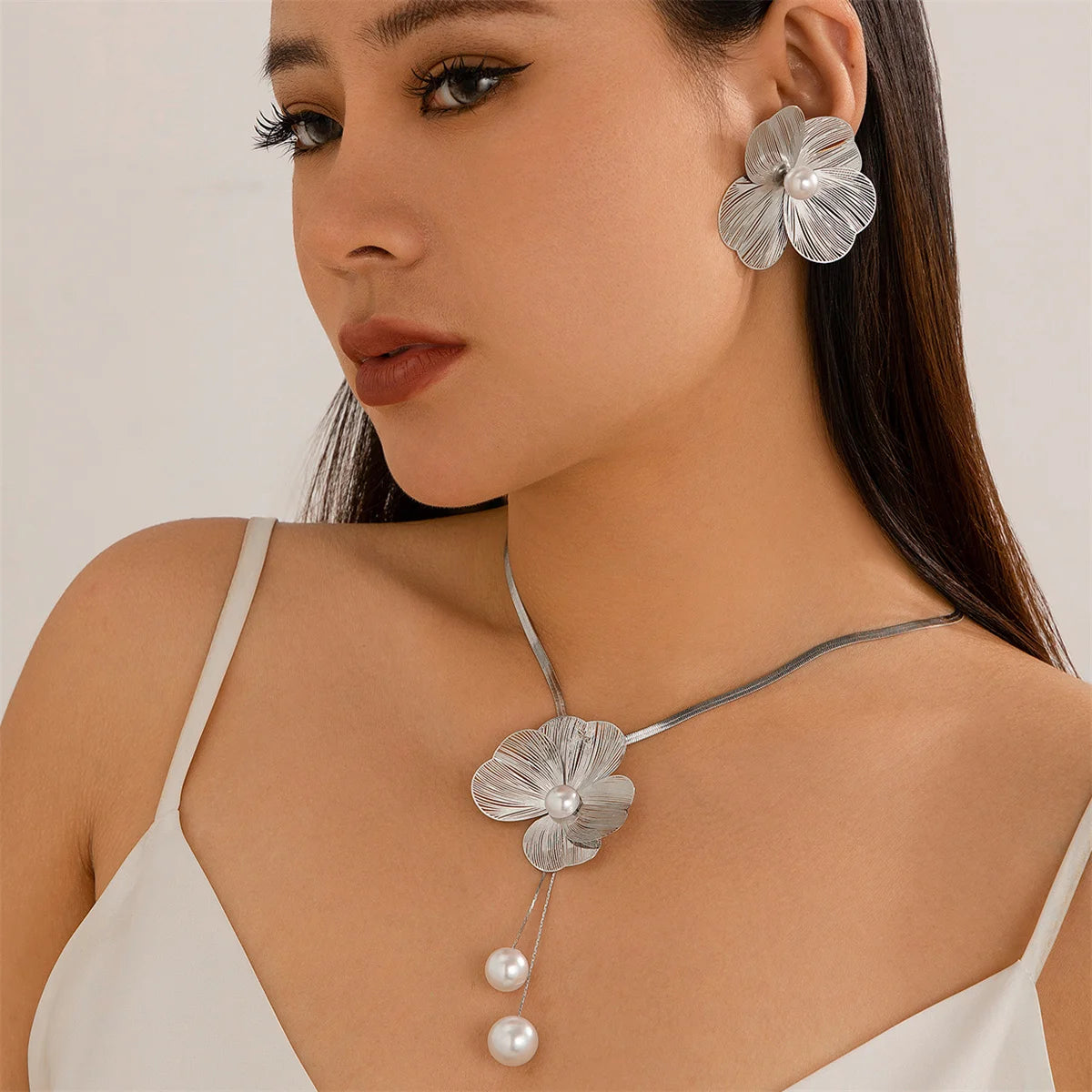 Aurielle Petal Glow – Women’s Pearl Pendant Choker & Earrings
