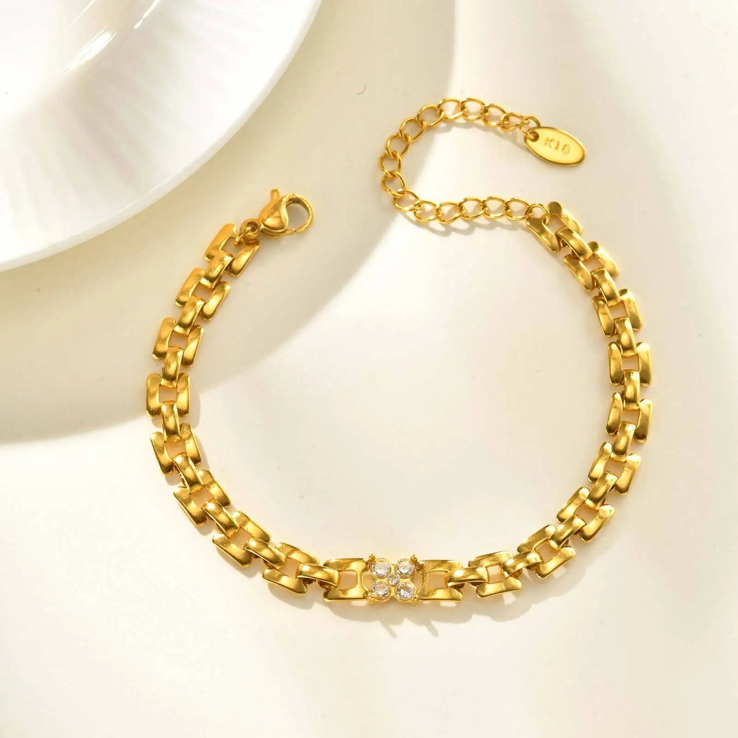 Florence Gleam – Mesh Chain Four-Leaf Flower Bracelet