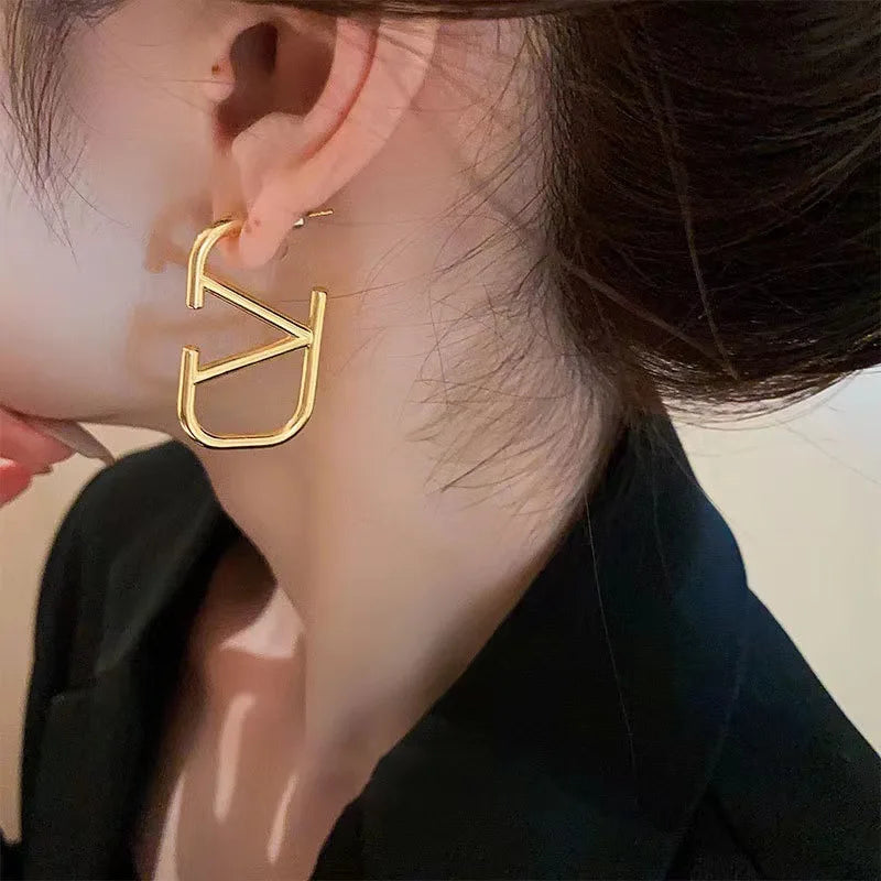 Lorelei Shine – V-Shaped Light Luxury Earrings