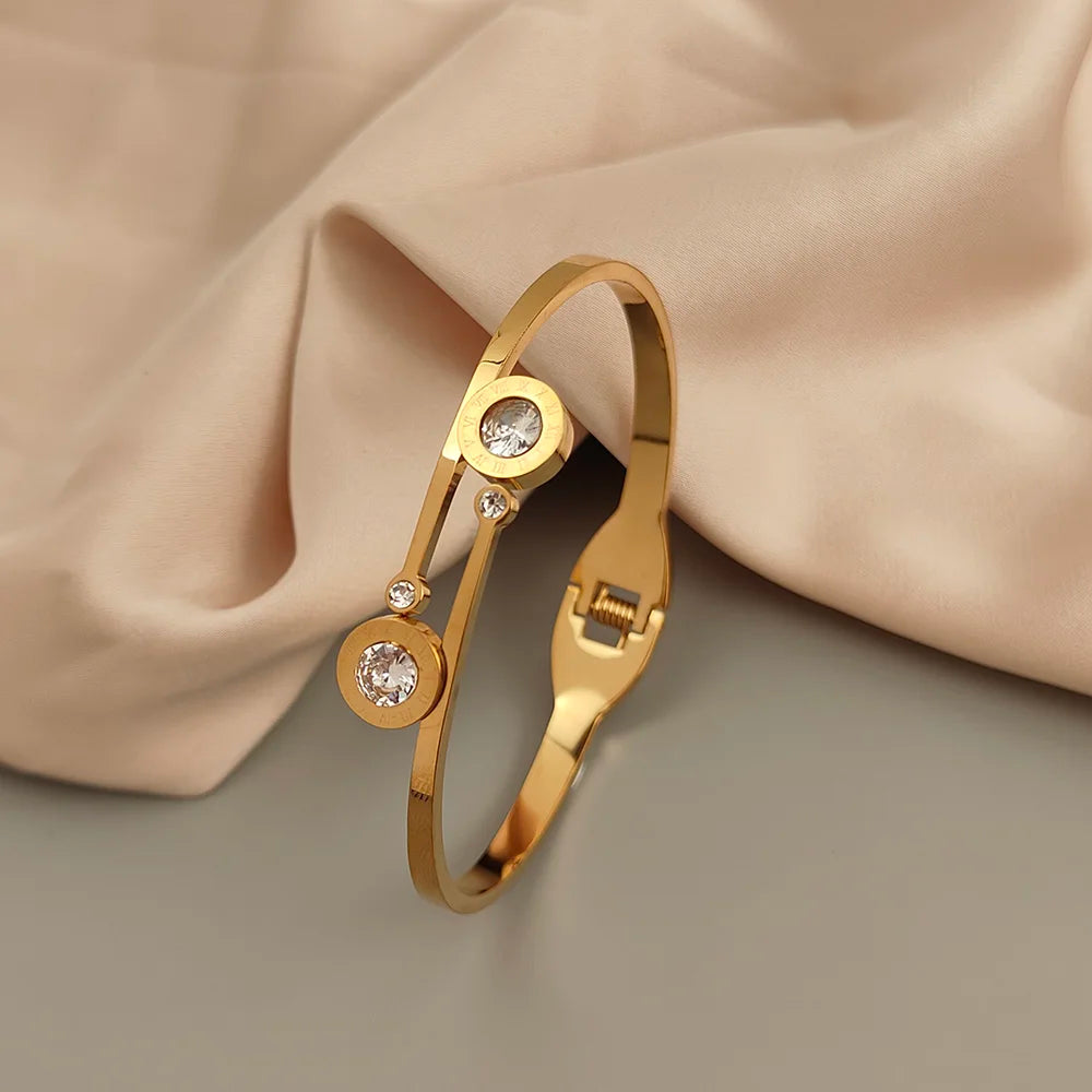 Serena Radiance – Elegant Roman Numeral Bangle