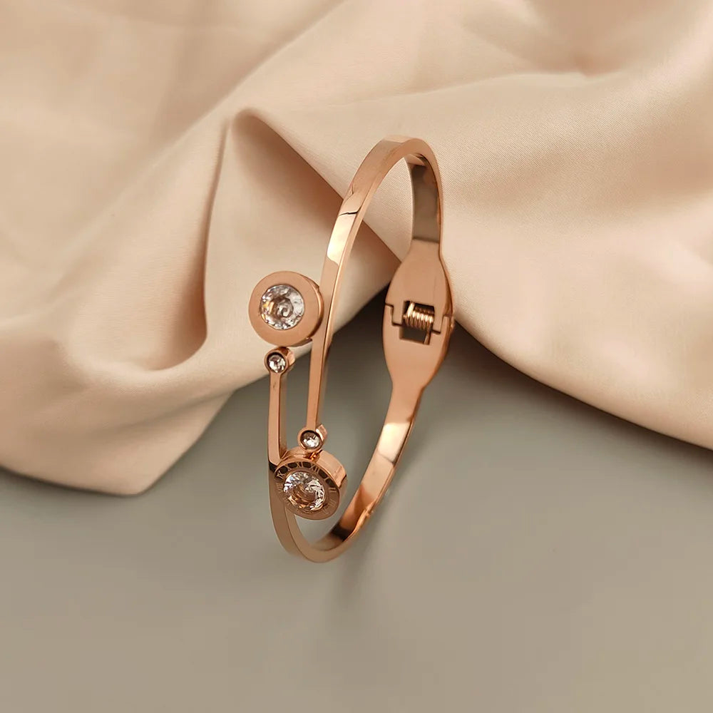 Serena Radiance – Elegant Roman Numeral Bangle