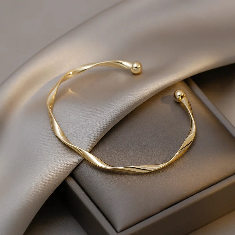 Felicity Aura – Luxury Minimalist Charm Bangle