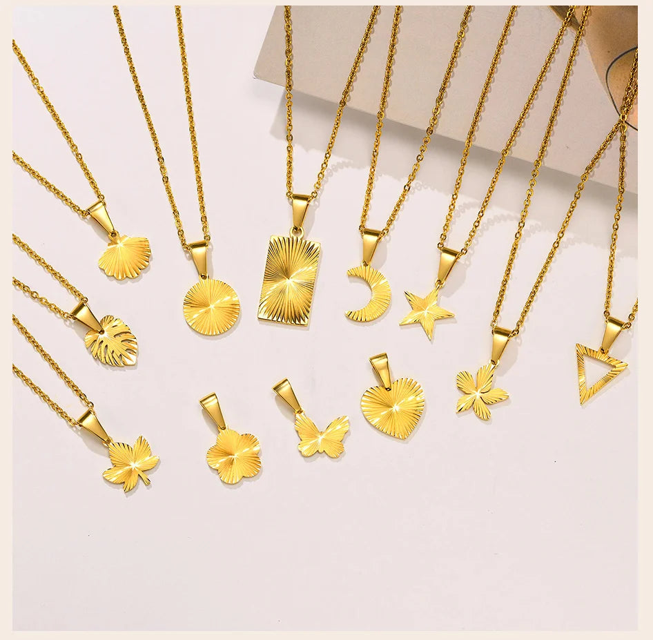 Solara Glow – Sunburst Medallion Necklace