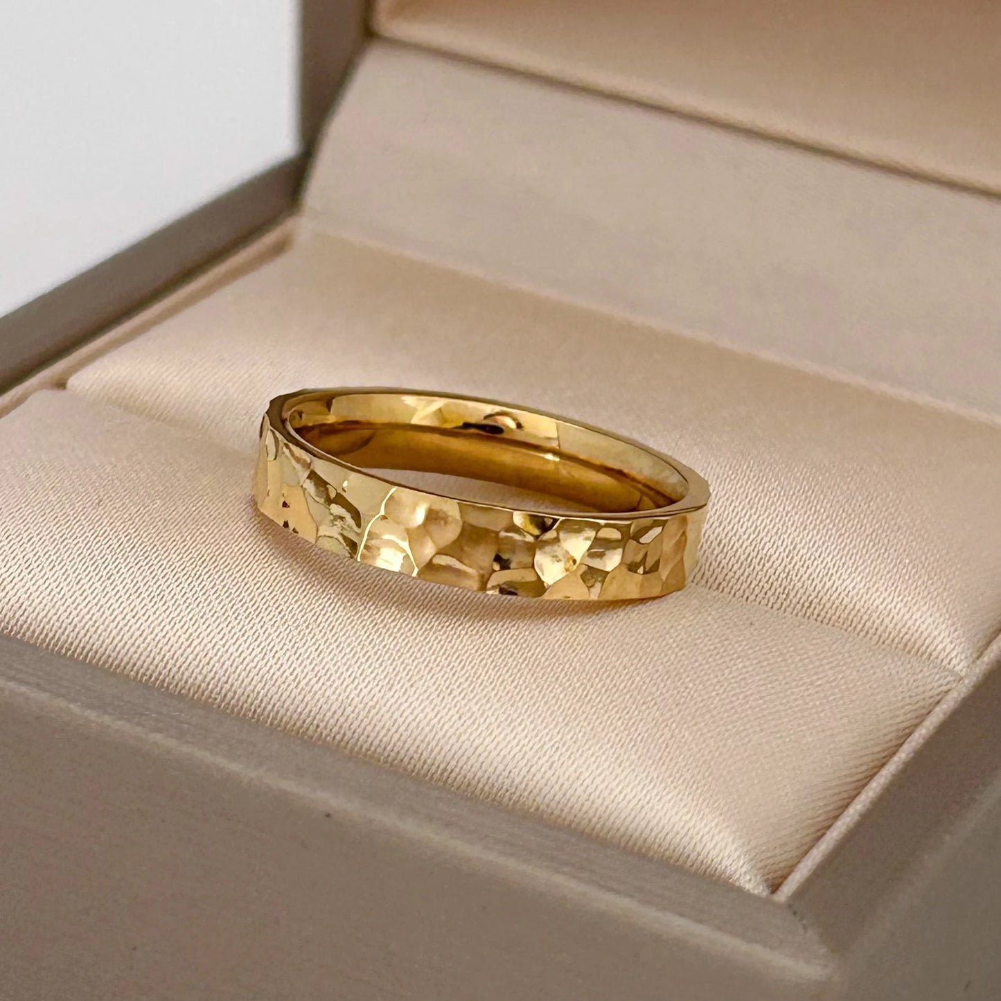 Isola Shine - Hammer Finish Gold Ring