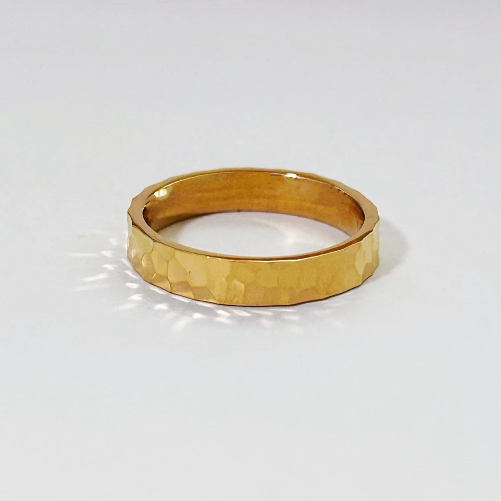 Isola Shine - Hammer Finish Gold Ring