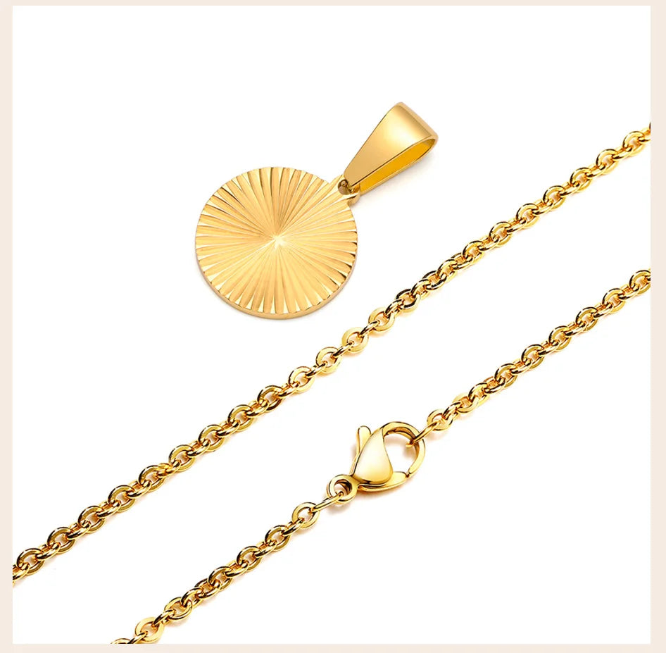 Solara Glow – Sunburst Medallion Necklace