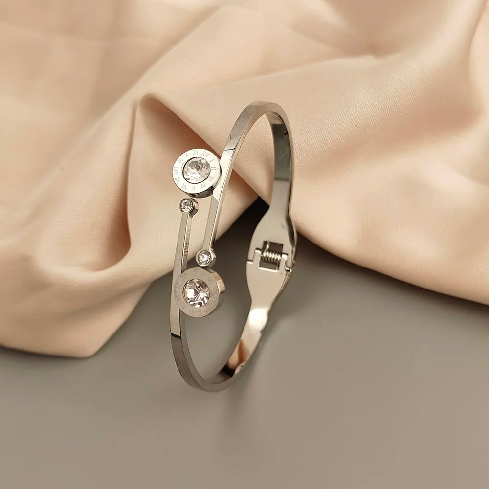 Serena Radiance – Elegant Roman Numeral Bangle