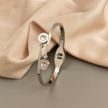 Serena Radiance – Elegant Roman Numeral Bangle