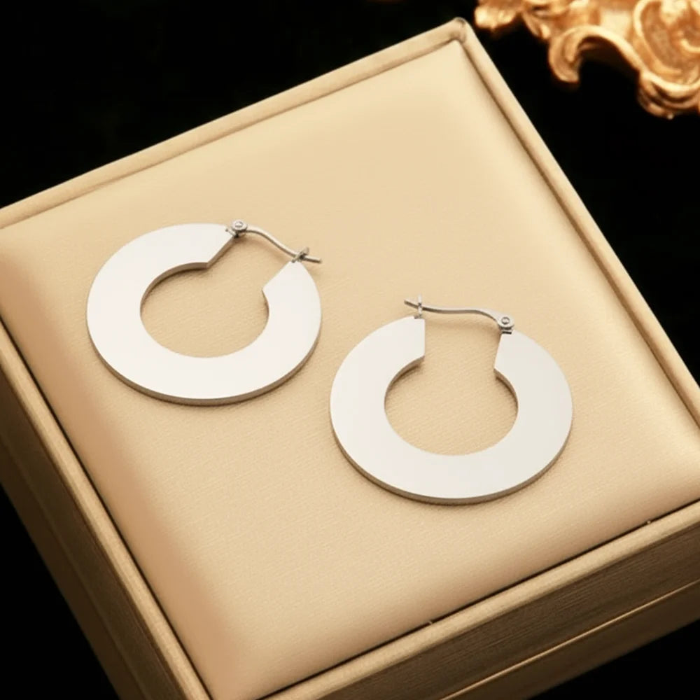 Cirvella – Geometric Round Minimalist Earrings