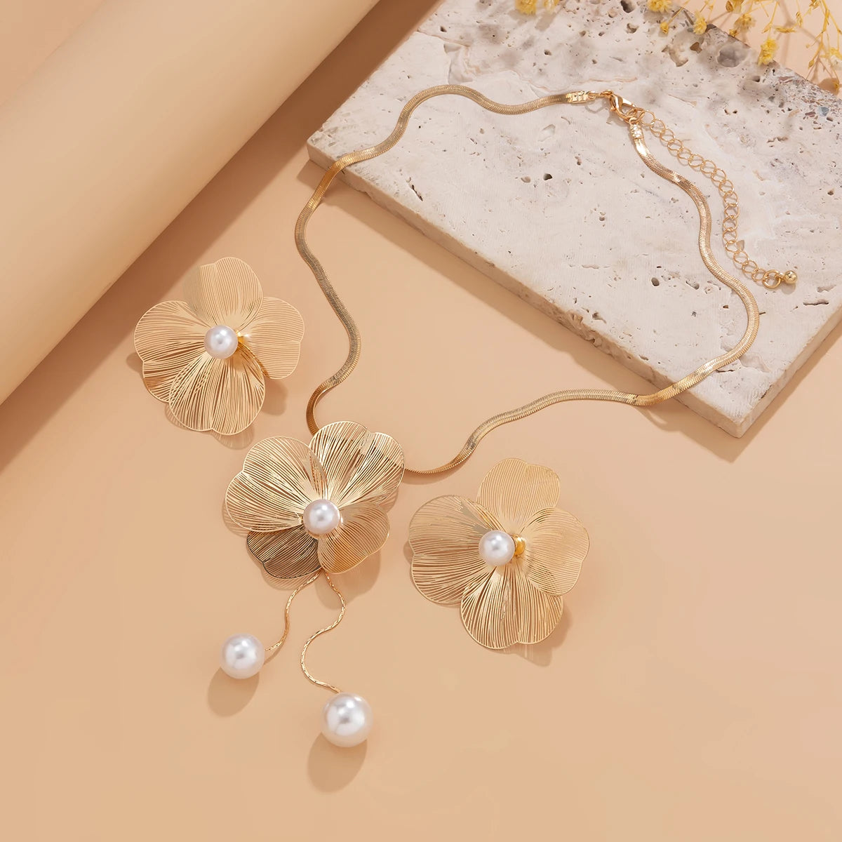 Aurielle Petal Glow – Women’s Pearl Pendant Choker & Earrings