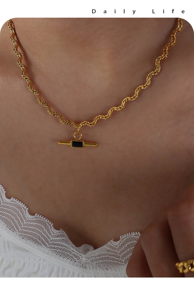 Verdessa Wave – Gold-Plated Wavy Stone Necklace