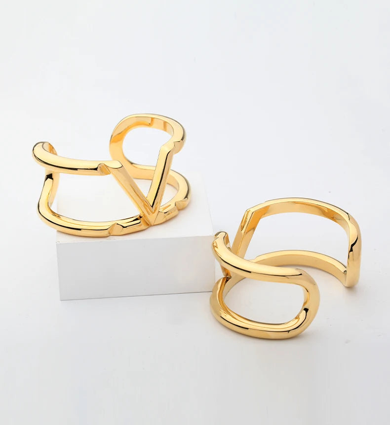 Lorelei Vogue - Women’s Minimalist “V” Bracelet