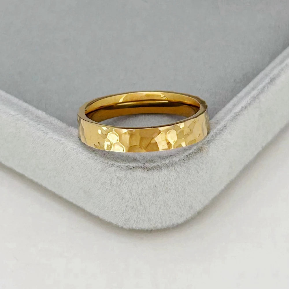 Isola Shine - Hammer Finish Gold Ring