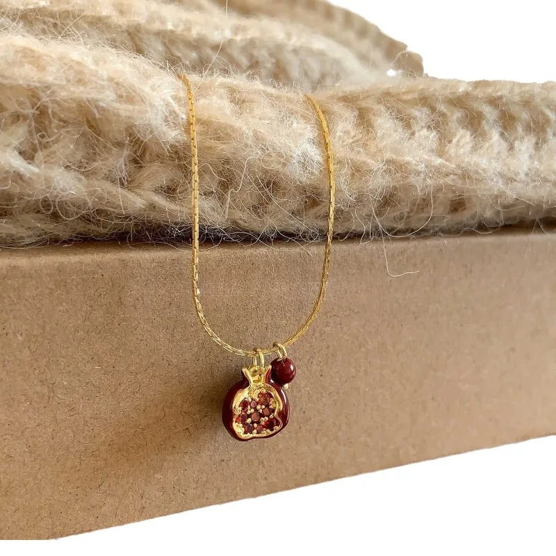 Pomelisse – Retro Pomegranate Collar Necklace