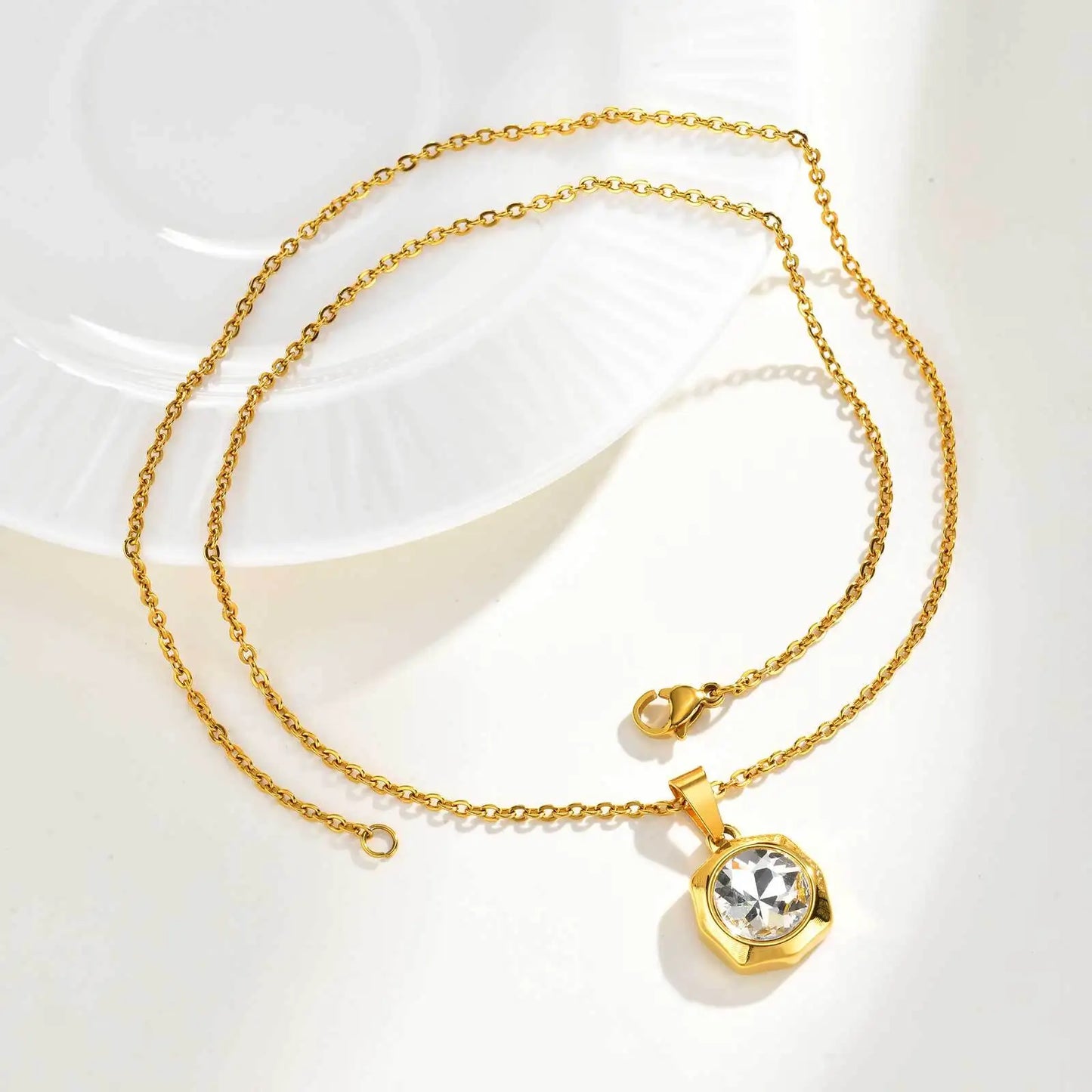 Éclat Nova – Modern Geometric Zircon Pendant