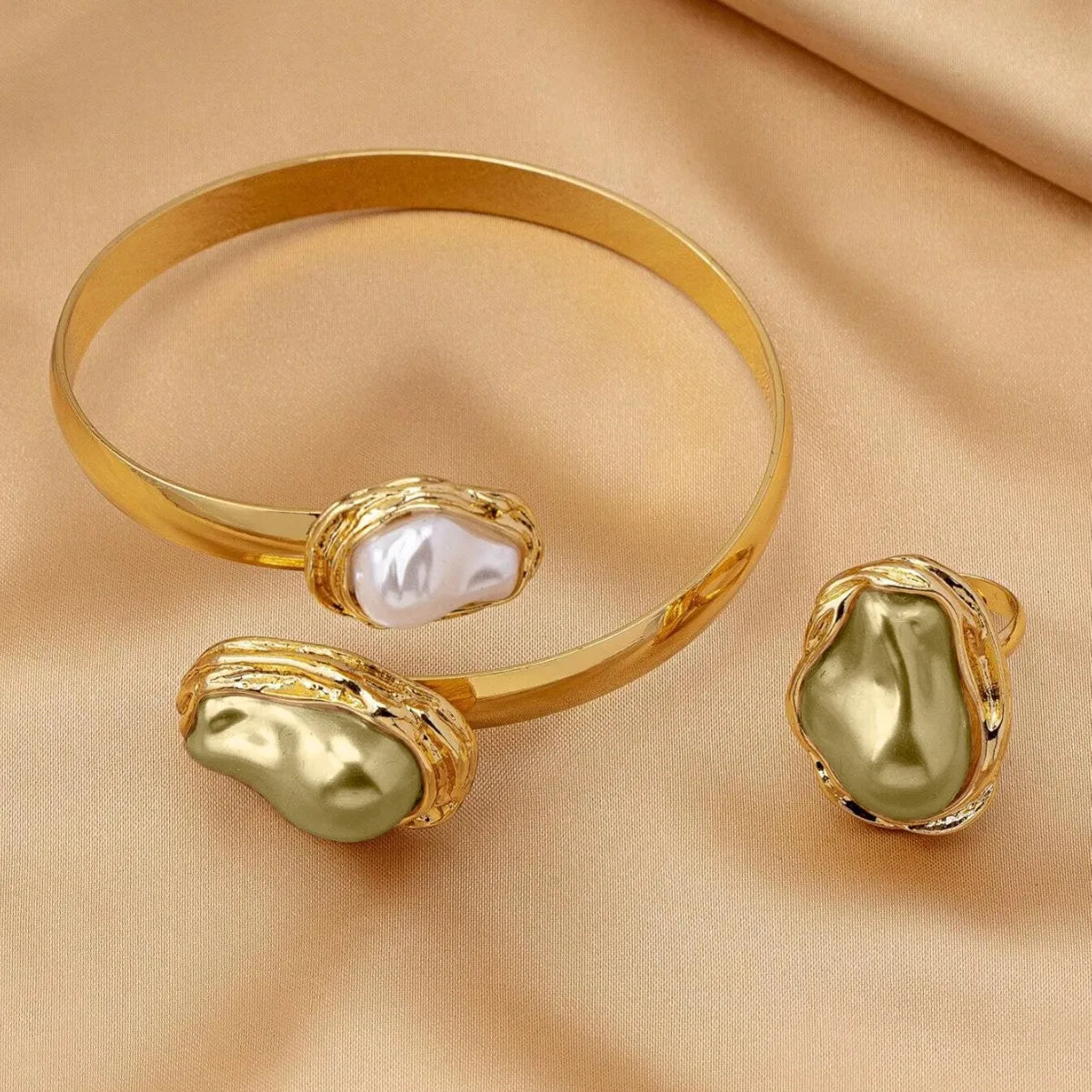 Luna Grace – Pearl Ring & Bracelet Set