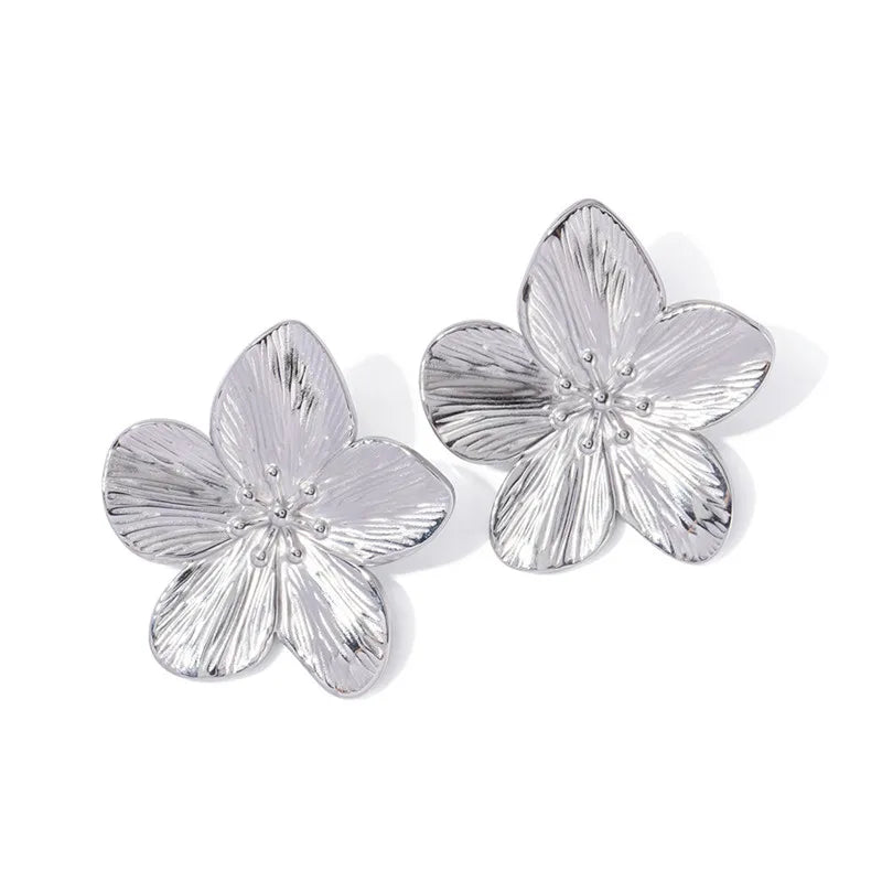 Dahlia Spark – Elegant Petal Stud Earrings