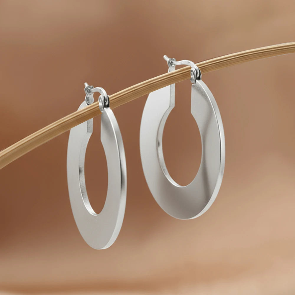 Cirvella – Geometric Round Minimalist Earrings