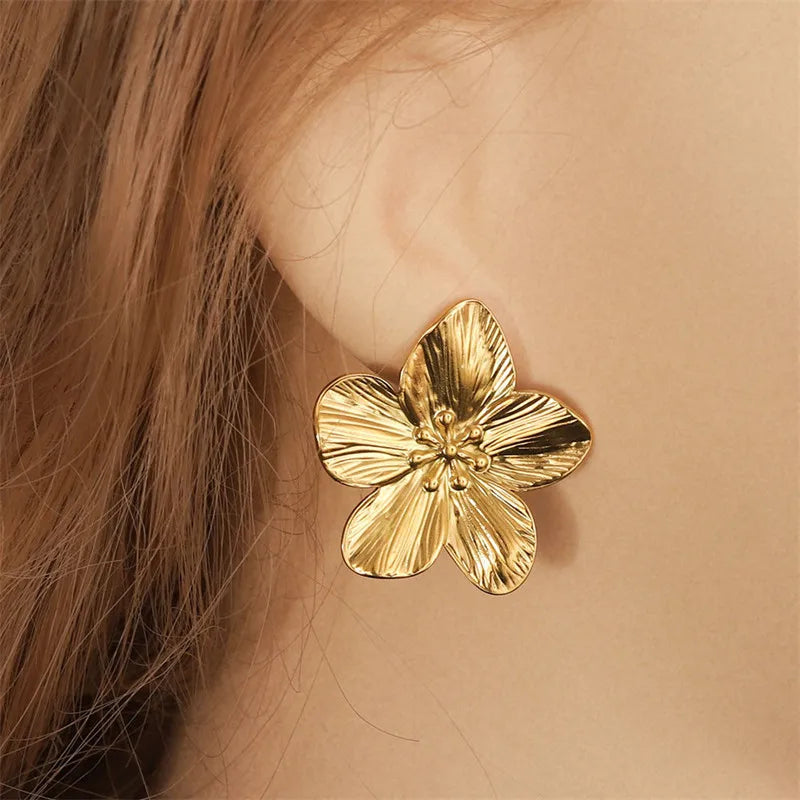 Dahlia Spark – Elegant Petal Stud Earrings
