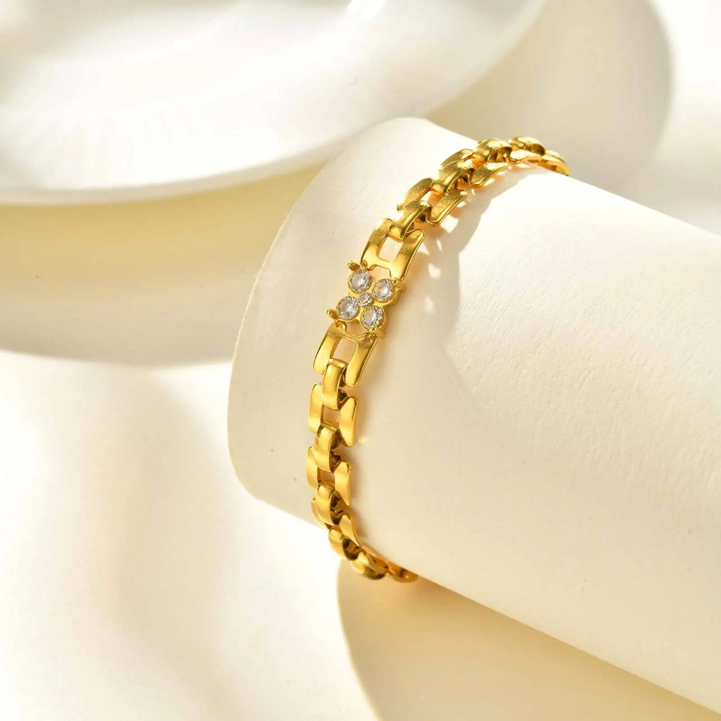 Florence Gleam – Mesh Chain Four-Leaf Flower Bracelet