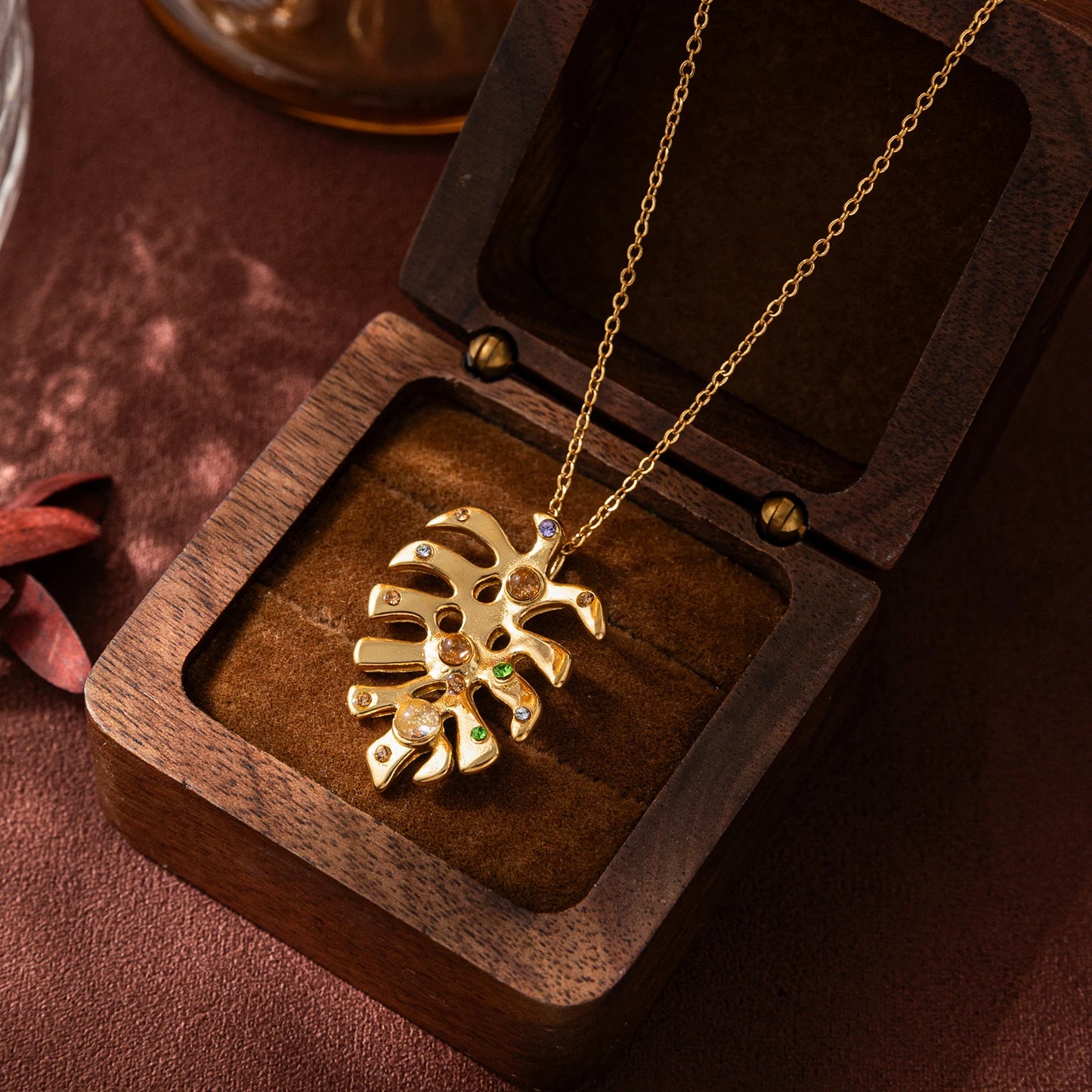 Tropiluxe – Gold Monstera Crystal Necklace