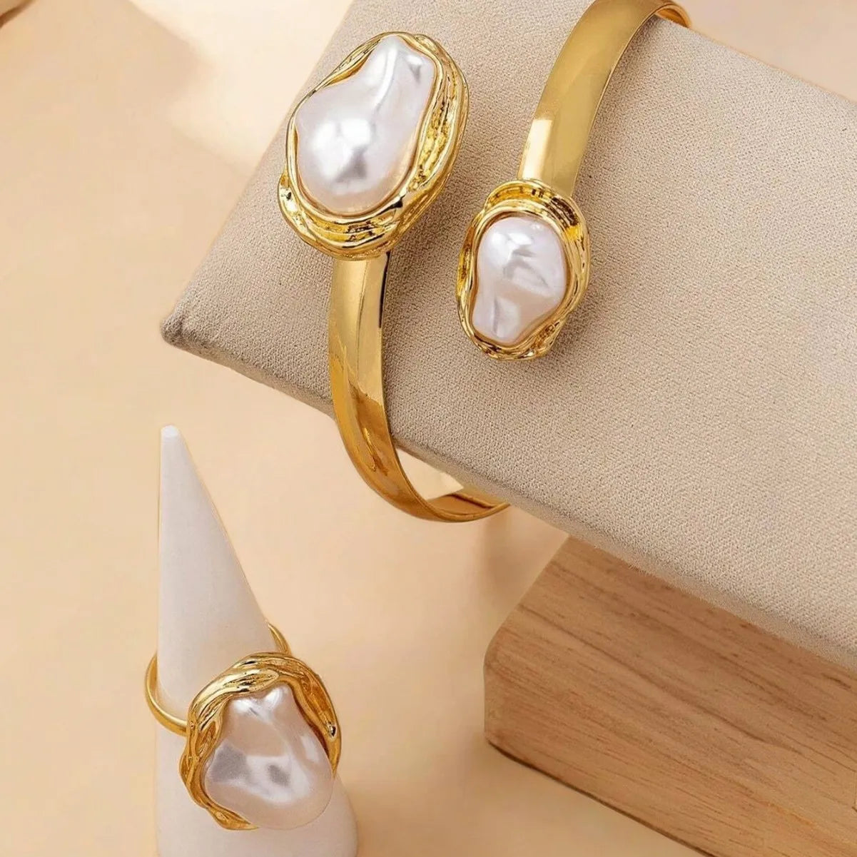 Luna Grace – Pearl Ring & Bracelet Set