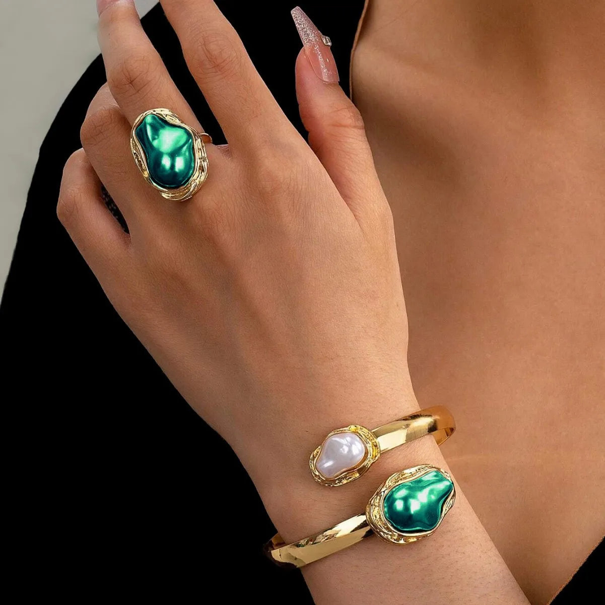 Luna Grace – Pearl Ring & Bracelet Set